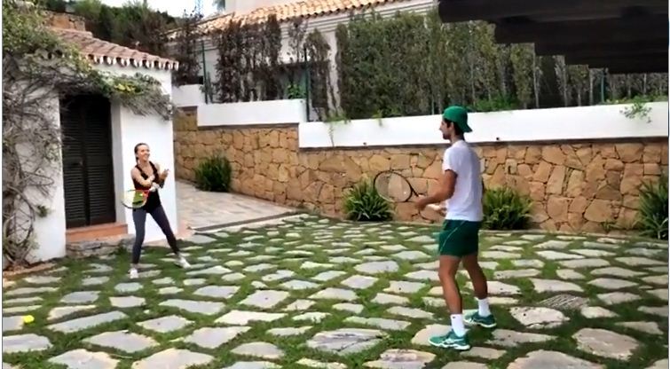 Djokovic tập luyện với bà xã rồi thách thức vợ chồng Murray