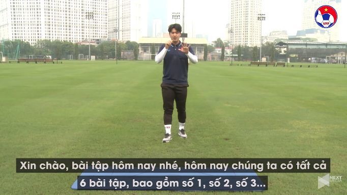 HLV Park Sung Gyun hướng dẫn cầu thủ tập thể lực tại nhà