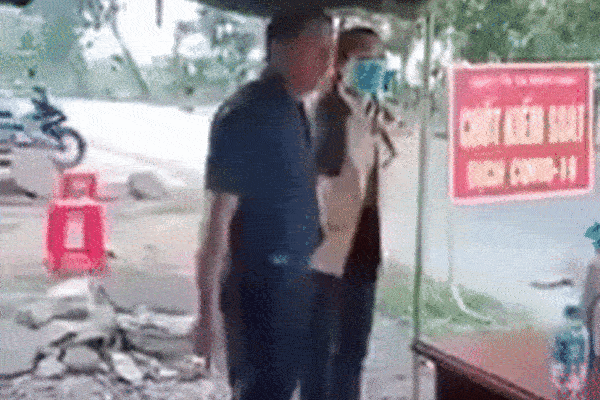 Cách toàn bộ chức vụ trong Đảng phó chủ tịch HĐND chống đối kiểm dịch