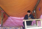 Ethnic minority student builds tent to study online