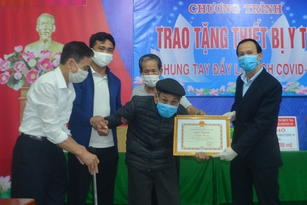 Cụ ông Hải Dương 97 tuổi tặng 2 tấn gạo chống dịch