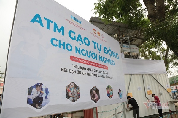 'ATM gạo' thứ 2 phát miễn phí cho người nghèo Sài Gòn