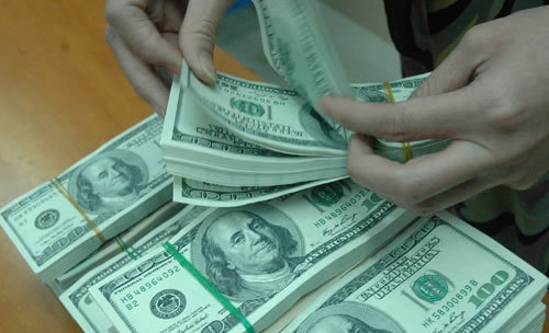 Tỷ giá ngoại tệ ngày 17/4: Euro suy yếu, USD treo cao