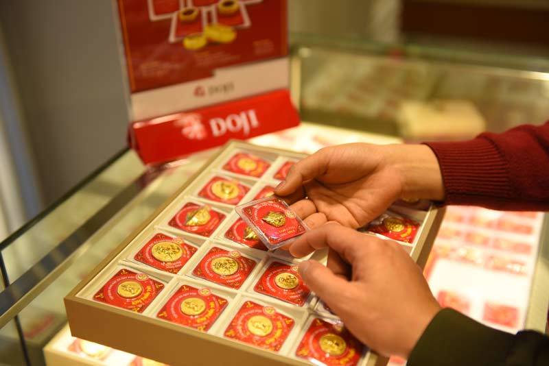 Giá vàng hôm nay 14/4, Mất đỉnh 7 năm nhưng sẽ sớm hồi phục