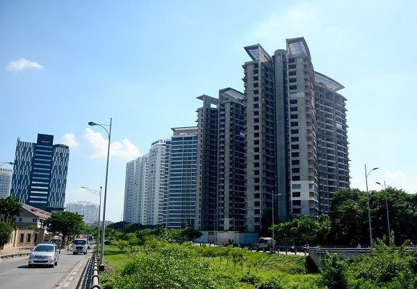 Ngân hàng ồ ạt bán nhà đất cầm cố, hạ giá mãi chẳng ai mua