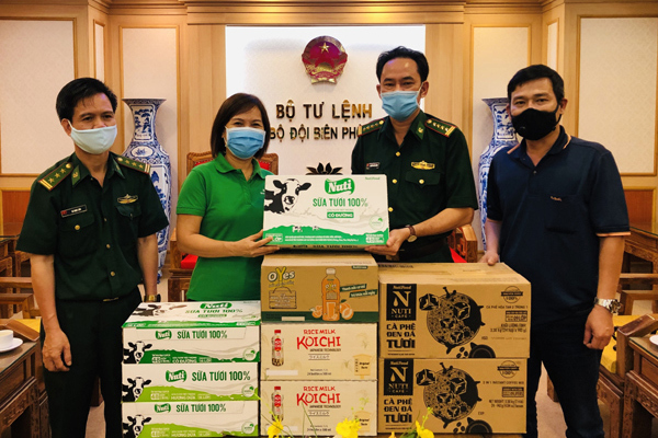 NutiFood tặng hàng ngàn sản phẩm dinh dưỡng cho bộ đội chống dịch