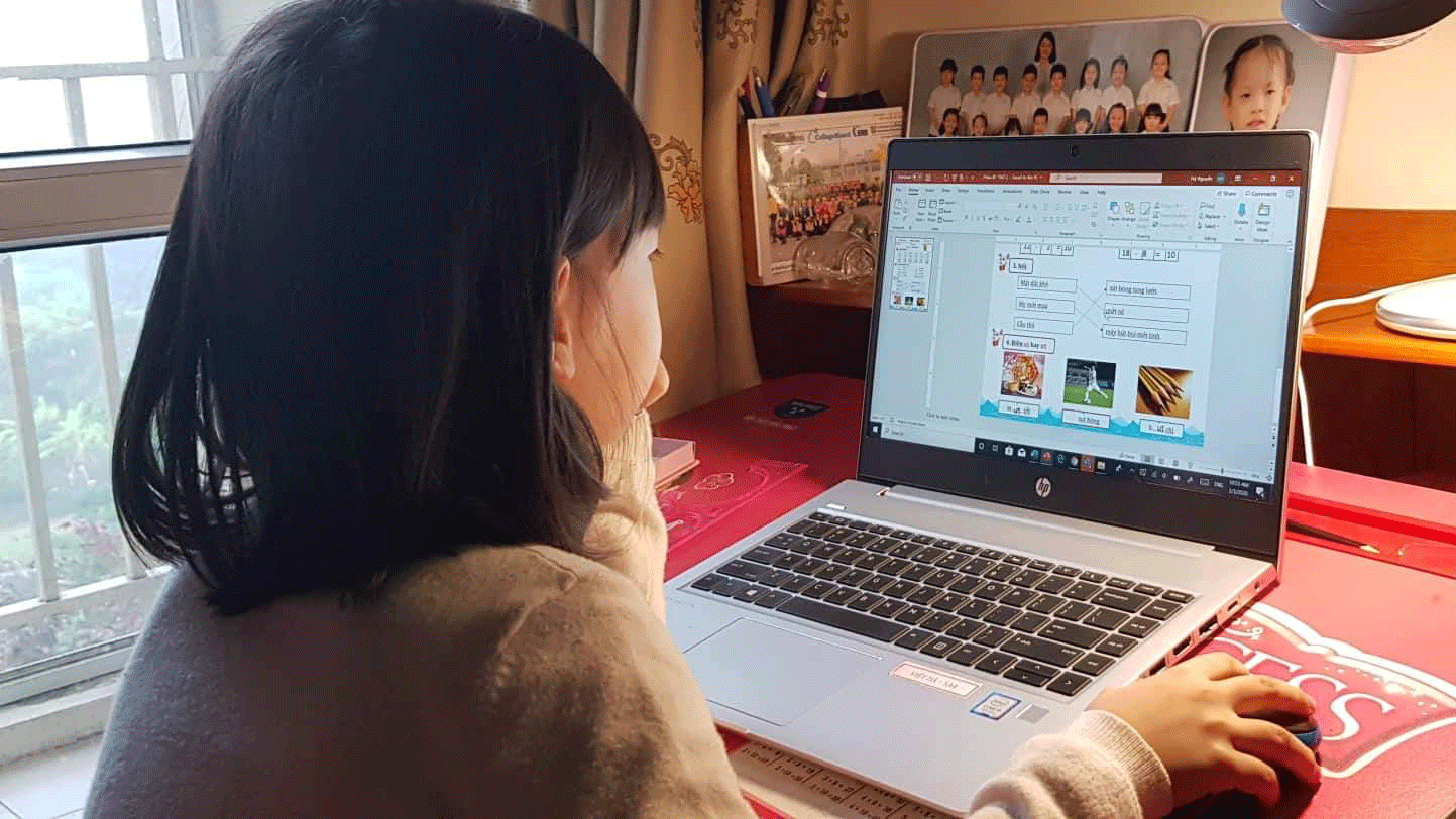 Tâm sự cô giáo U60: Dạy online dễ hơn tưởng tượng