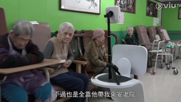 Robot - Trợ thủ đắc lực tuyến đầu trong cuộc chiến chống Covid-19