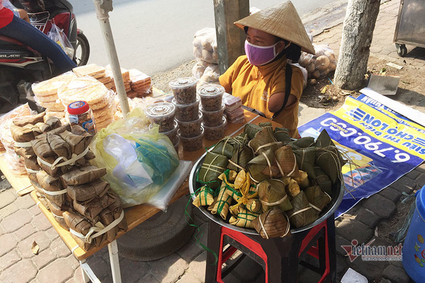 Quầy bánh đặc biệt của người phụ nữ thiếu tứ chi ở Đồng Nai