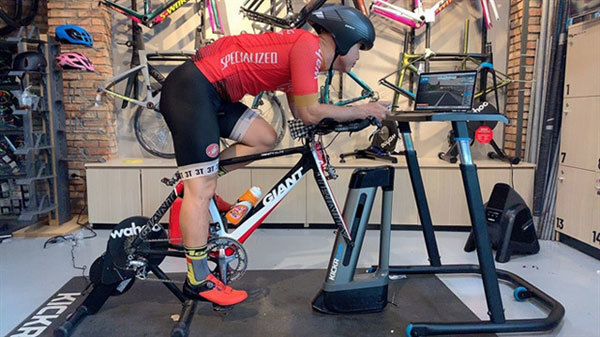 Virtual reality cycling online trainer