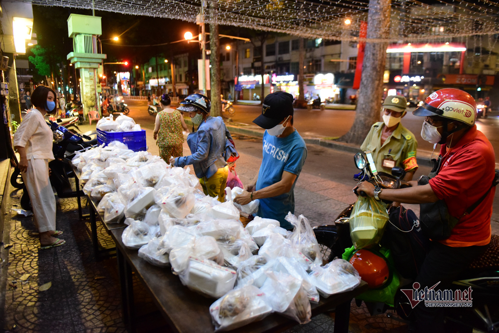 Cùng VietNamNet 'Quyên góp mua gạo, trao gửi yêu thương'