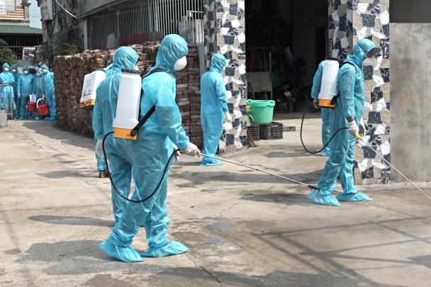 Lão nông nuôi bò xung phong lên tuyến đầu chống dịch