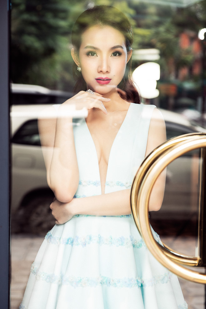 10 năm ở ẩn, Hoa hậu Thùy Lâm vẫn đẹp và quyến rũ