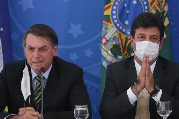 Bộ trưởng Y tế Brazil bất ngờ bị sa thải giữa lúc Covid-19 hoành hành
