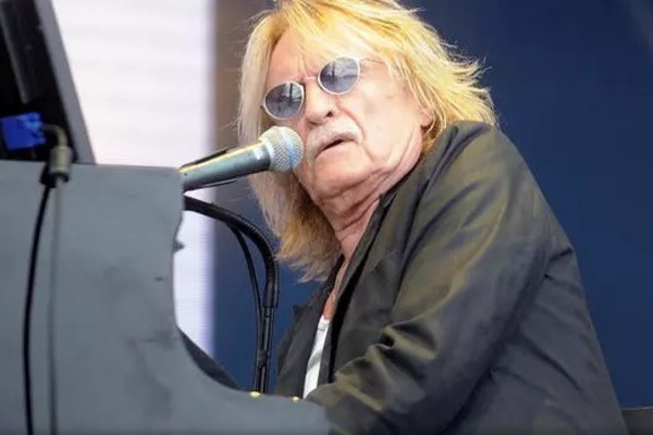 'Vua ballad' với bản nhạc Aline bất hủ Christophe qua đời ở tuổi 74