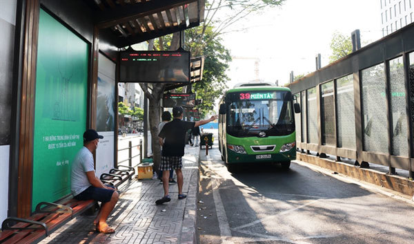 HCM City extends suspension of public transport until April 22