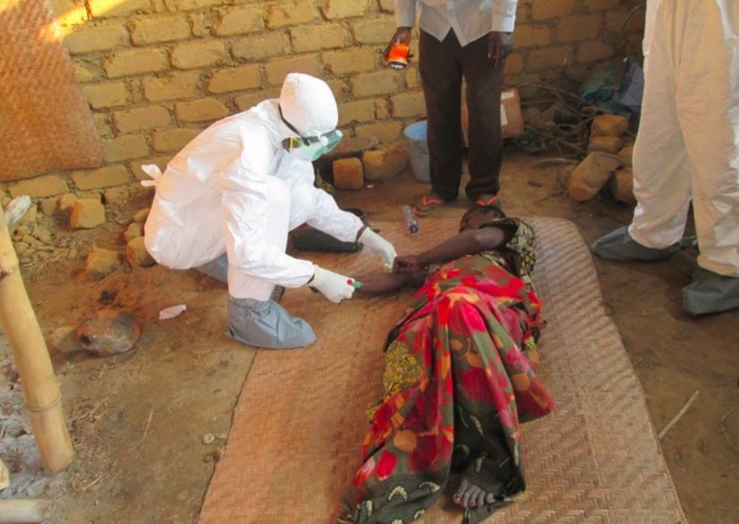 Bệnh nhân Ebola bỏ trốn, làm bùng nỗi lo dịch tiếp tục lây lan