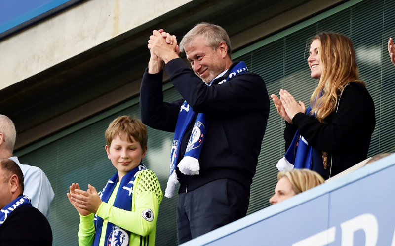 Nghĩa cử đẹp tỷ phú Abramovich lay động dàn sao Chelsea