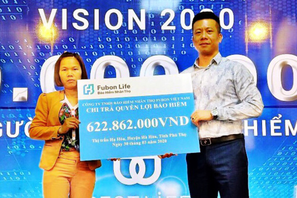 Fubon Life Việt Nam vừa chi trả quyền lợi bảo hiểm cho gia đình khách hàng N.V.N (38 tuổi) không may tử vong tại Phú Thọ. Tổng số tiền chi trả quyền lợi bảo hiểm lên tới 622.862.000 đồng.