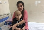 Mẹ nhọc nhằn kiếm 300 ngàn đồng/tháng, con ung thư canh cánh nỗi lo