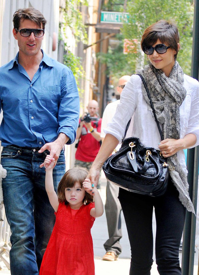 Тома ребенок. Tom Cruise and Suri Cruise. Том Круз с женой и детьми. Семья Тома Круза. Жена Тома Круза 2020.