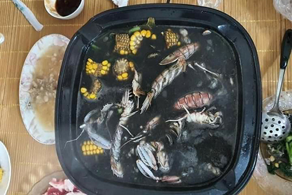 Chị em hào hứng tham gia nhóm online khiến các ông chồng 'điêu đứng'