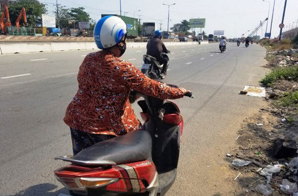 HCM City and Binh Duong asked to trace nail-spreaders on national highway