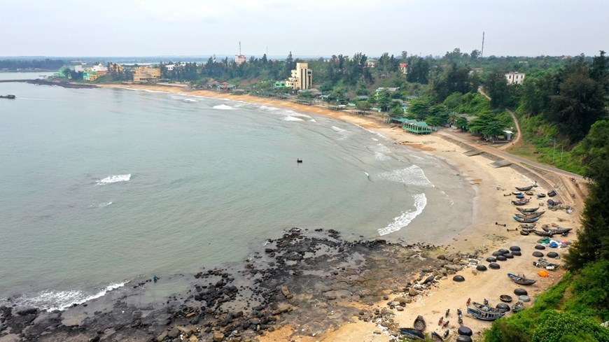 The beauty of Cua Tung beach