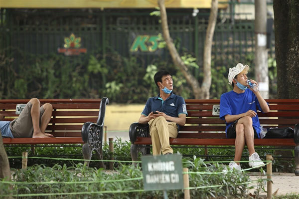 Hanoi should extend social distancing for another week: COVID-19 prevention committee