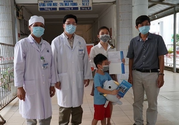 Bé 6 tuổi mắc Covid-19 được công bố khỏi bệnh