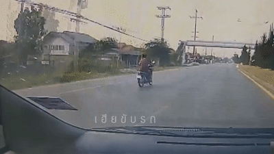 Thanh niên phóng xe máy 'diễn xiếc' trên đường và cái kết bẽ bàng