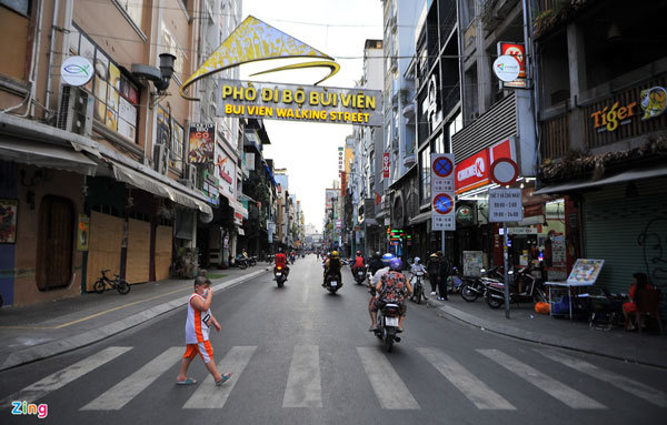 Tiểu thương Bùi Viện chuẩn bị hàng quán, nóng lòng mở cửa trở lại