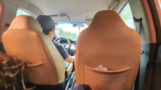 Xe dịch vụ mùa dịch thu phí gấp đôi, không đi chỉ còn cách nhờ xe tải