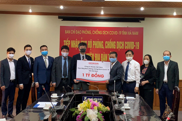 Honda VN tặng tỉnh Hà Nam 1 tỷ đồng chống dịch Covid-19