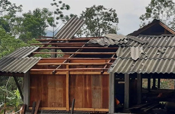 Hailstorms hit northern Vietnam, houses damaged