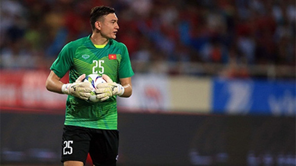 VN's top goalkeeper may miss chance to defend AFF Cup title