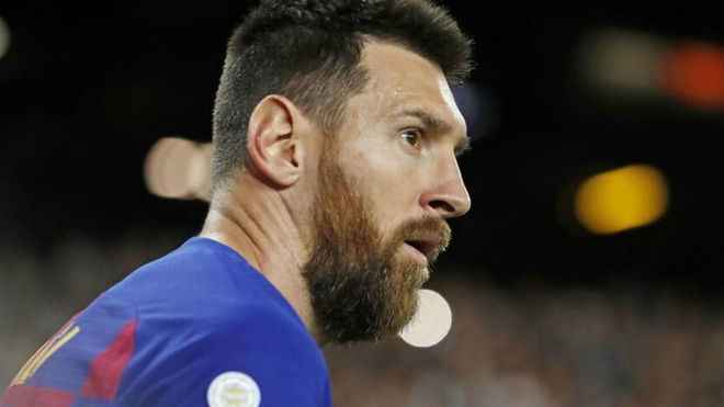 Messi dính chấn thương khi La Liga chuẩn bị đá lại