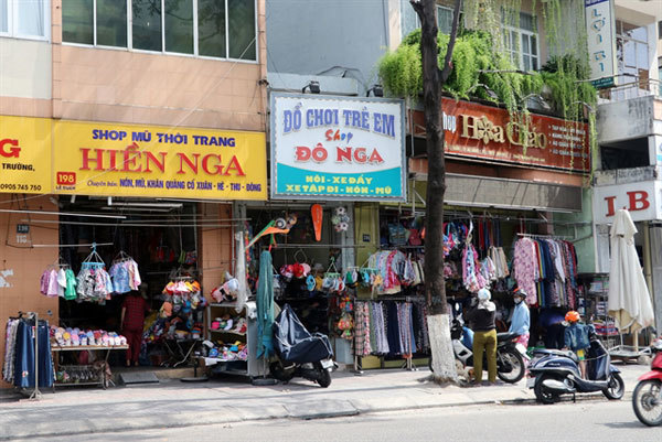 Shops and services resume operation in central Vietnam