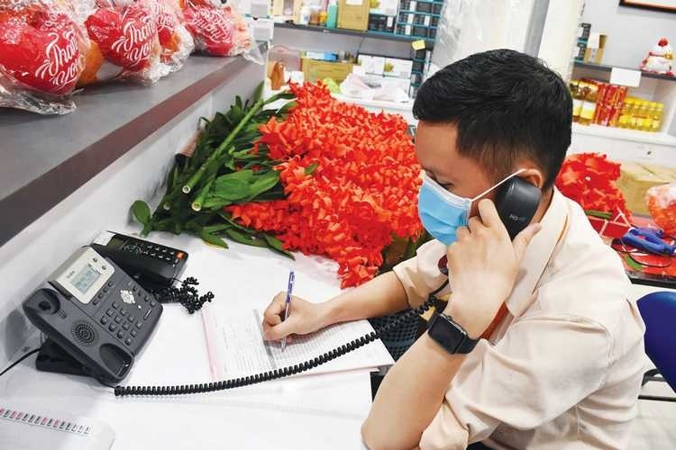 Online retail activities boom in Vietnam during pandemic