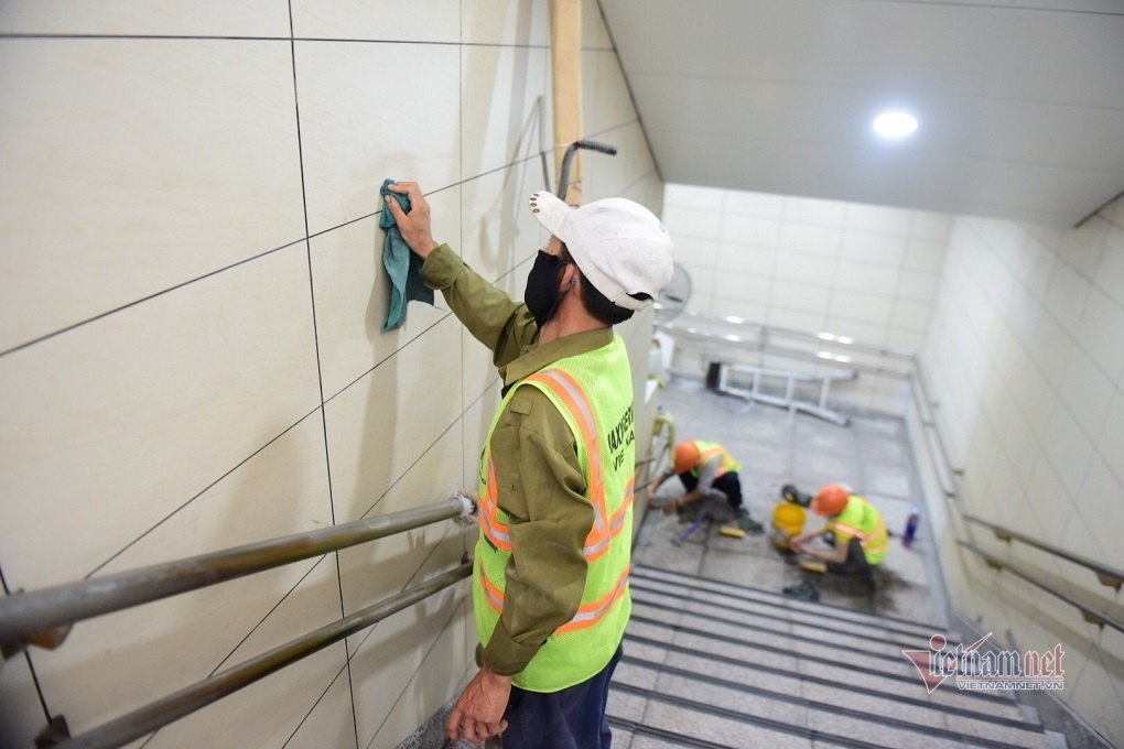 Cận cảnh bên trong nhà ga ngầm tuyến metro Bến Thành - Suối Tiên