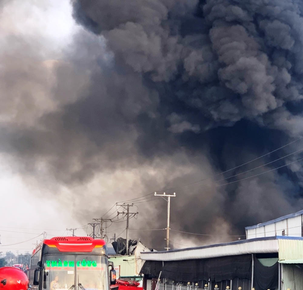 Nam công nhân đốt sản phẩm khiến kho hàng cháy rụi, thiệt hại hàng chục tỷ