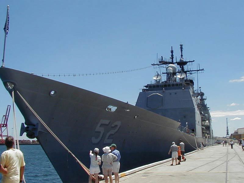 Uy lực đáng gờm của hai tàu chiến Mỹ vừa triển khai ở Biển Đông