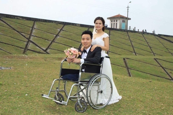 Cô gái và chồng cụt hai chân đón con đầu lòng sau 3 năm kết hôn