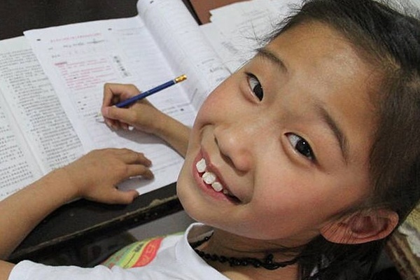 Thần đồng 10 tuổi đã đỗ ĐH không tuổi thơ, không được đến trường