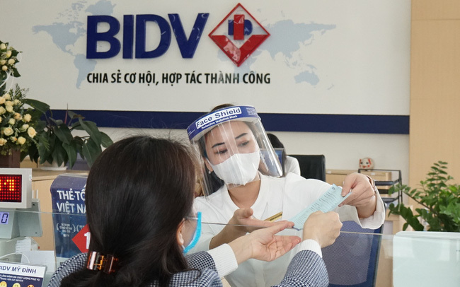 Despite Covid-19, VN banks continue to recruit new staff