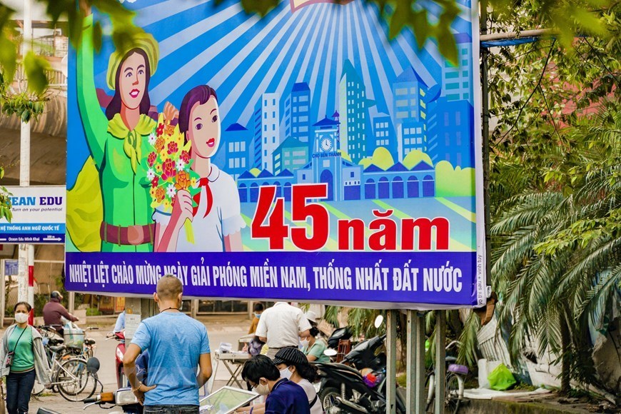 Hanoi colourful during country's Reunification day