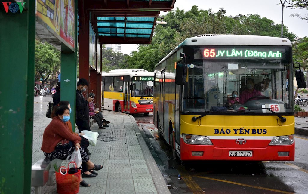 Hành khách đi xe buýt, taxi phải khai báo y tế điện tử bắt buộc