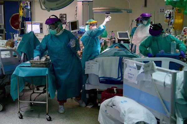 Thế giới rục rịch mở cửa, một số nước chật vật kiểm soát đại dịch