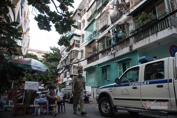 Bên trong chung cư Sài Gòn bị phong tỏa sau ca tái nhiễm Covid-19