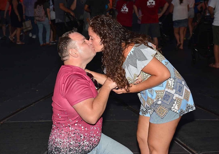 Đám cưới bị hoãn, cặp đôi vỡ oà vì không mất oan 1,2 tỷ đồng vé máy bay